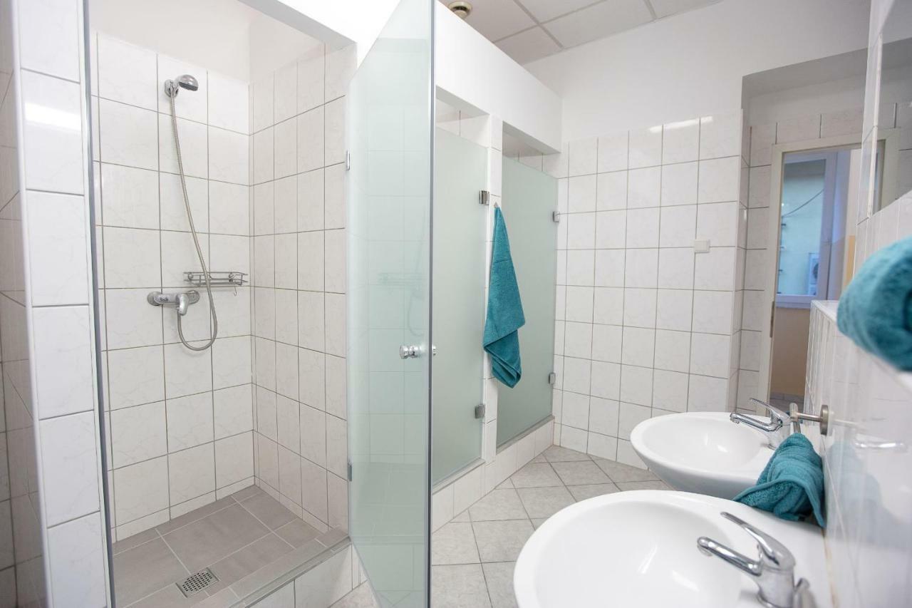 Minidorm Rooms In Heart Of City Center Marburg Exterior foto